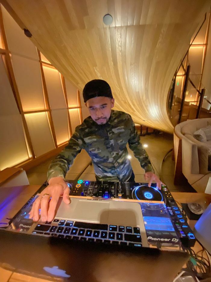 Silent John DJing